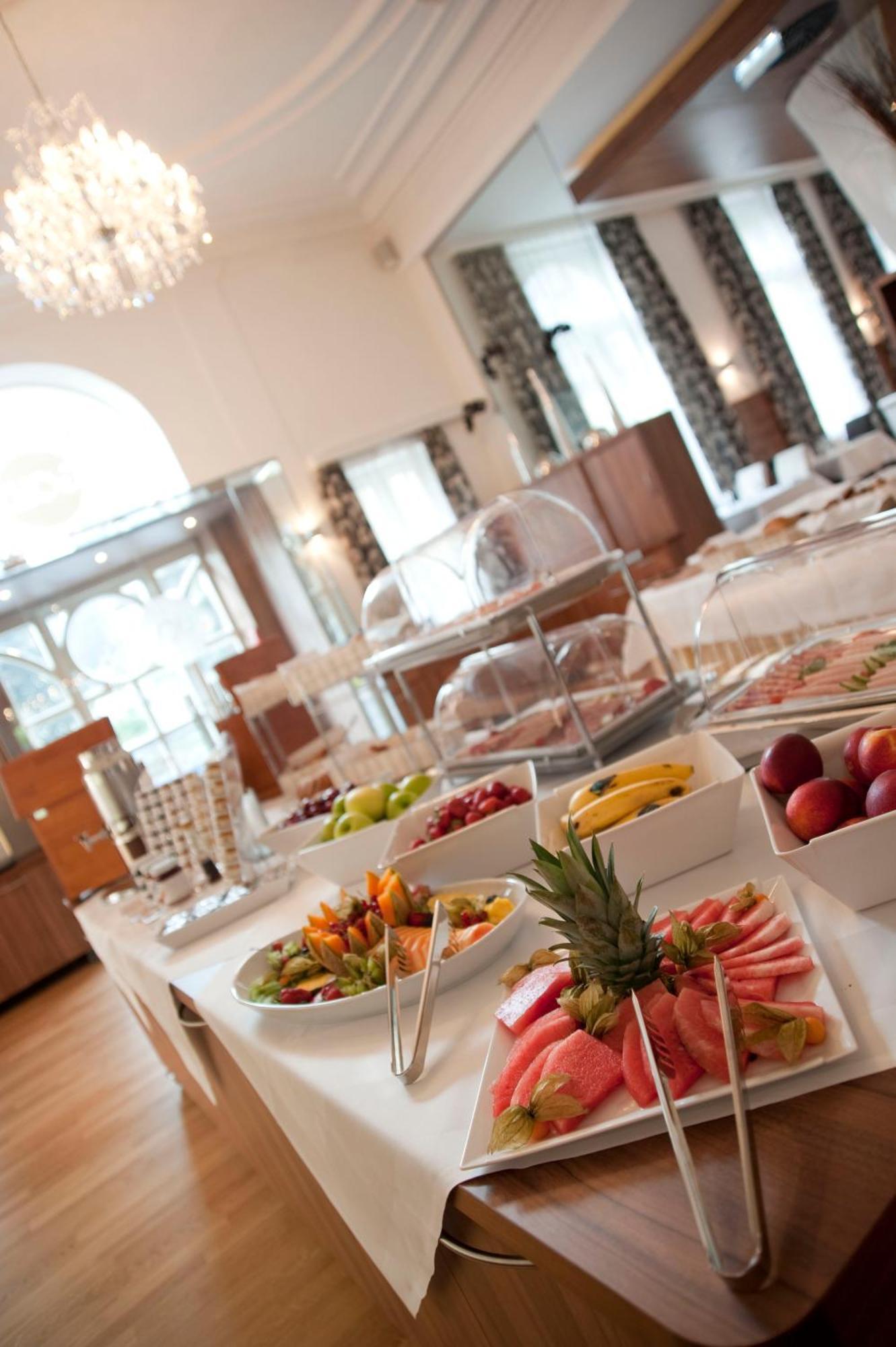 Cityhotel D&C St.Poelten Санкт Пьолтен Екстериор снимка