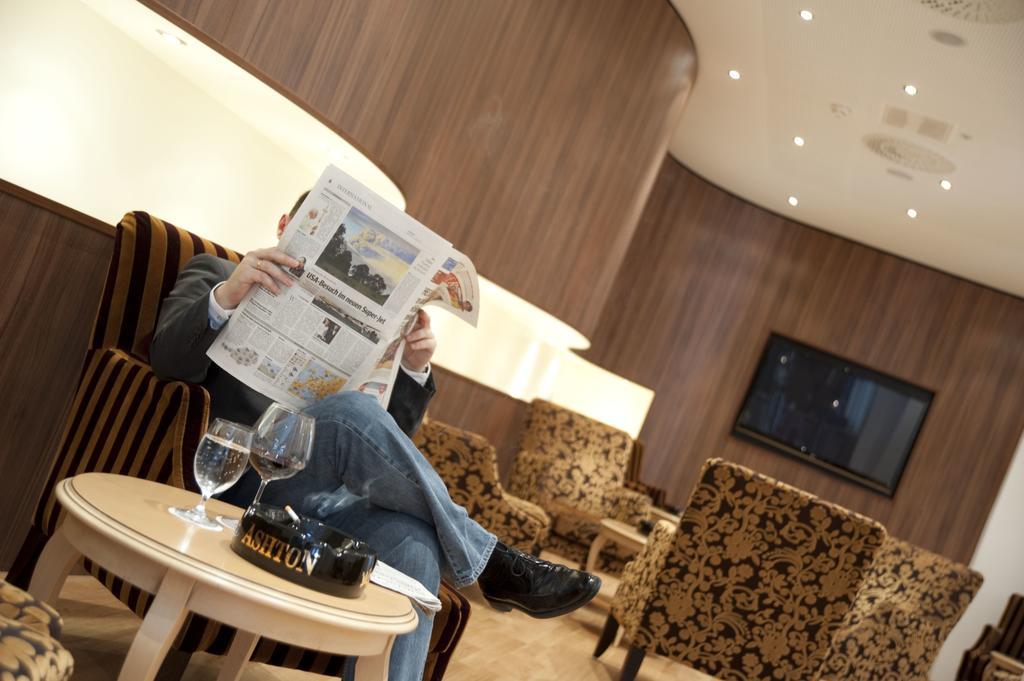 Cityhotel D&C St.Poelten Санкт Пьолтен Екстериор снимка