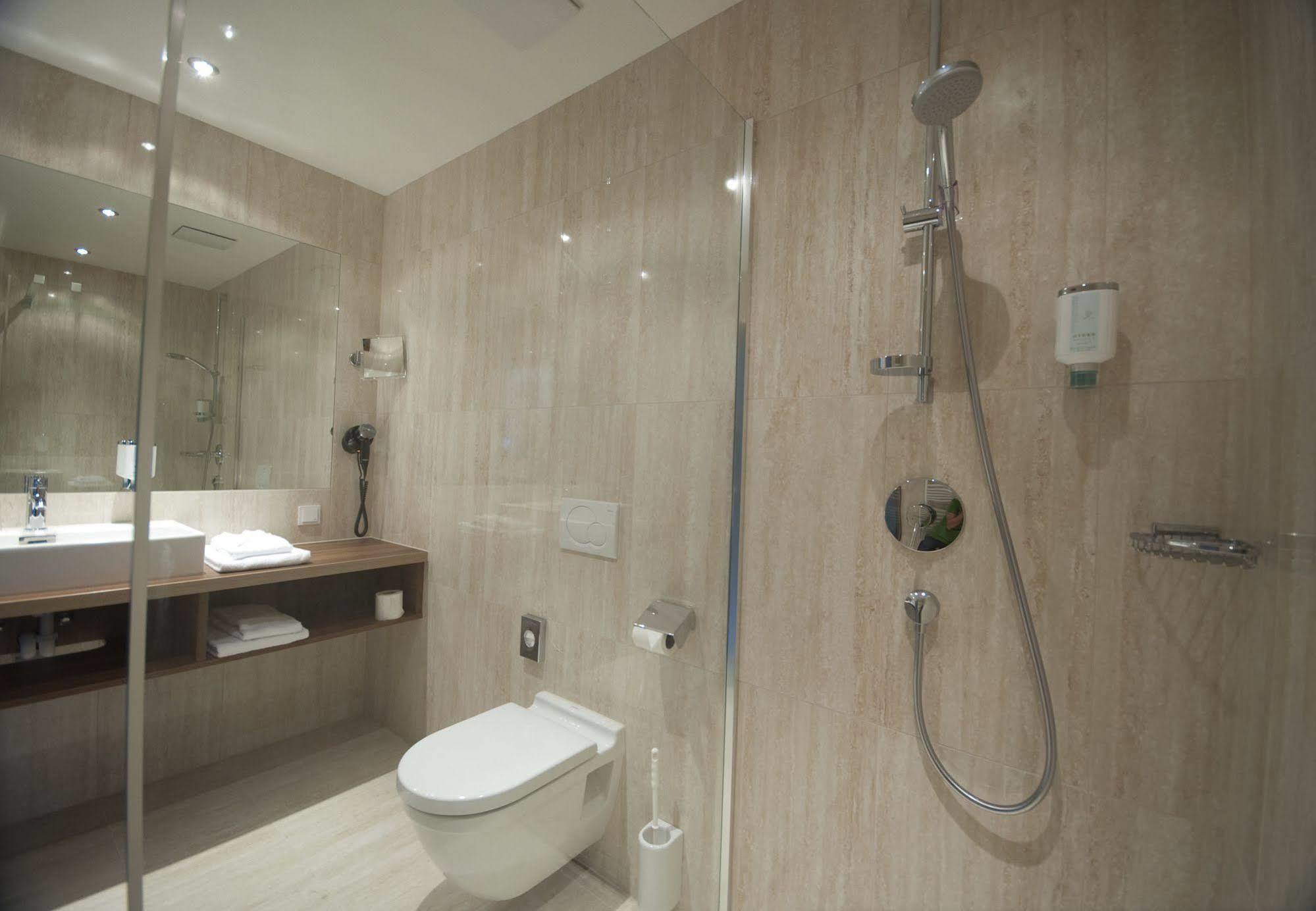 Cityhotel D&C St.Poelten Санкт Пьолтен Екстериор снимка
