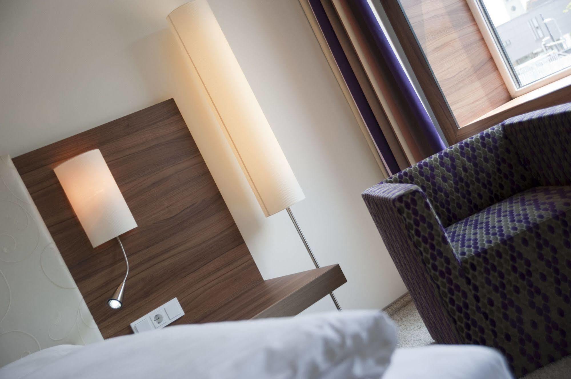 Cityhotel D&C St.Poelten Санкт Пьолтен Екстериор снимка
